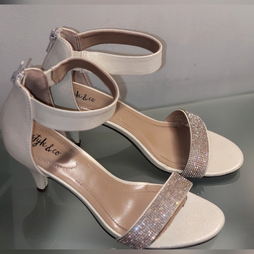 Style & Co. Women's Cream and Silver Heels